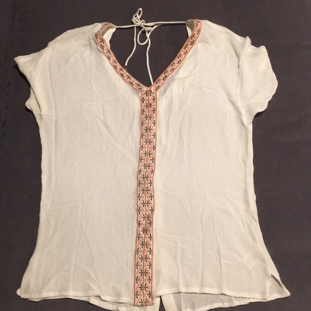 Perfect summer top! With amazing and cute details
